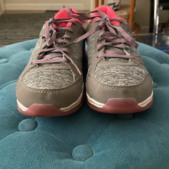 🌸🎉💖 HOST PICK 💖🎉🌸 DANSKIN NOW MEMORY FOAM SNEAKERS - Picture 2 of 6